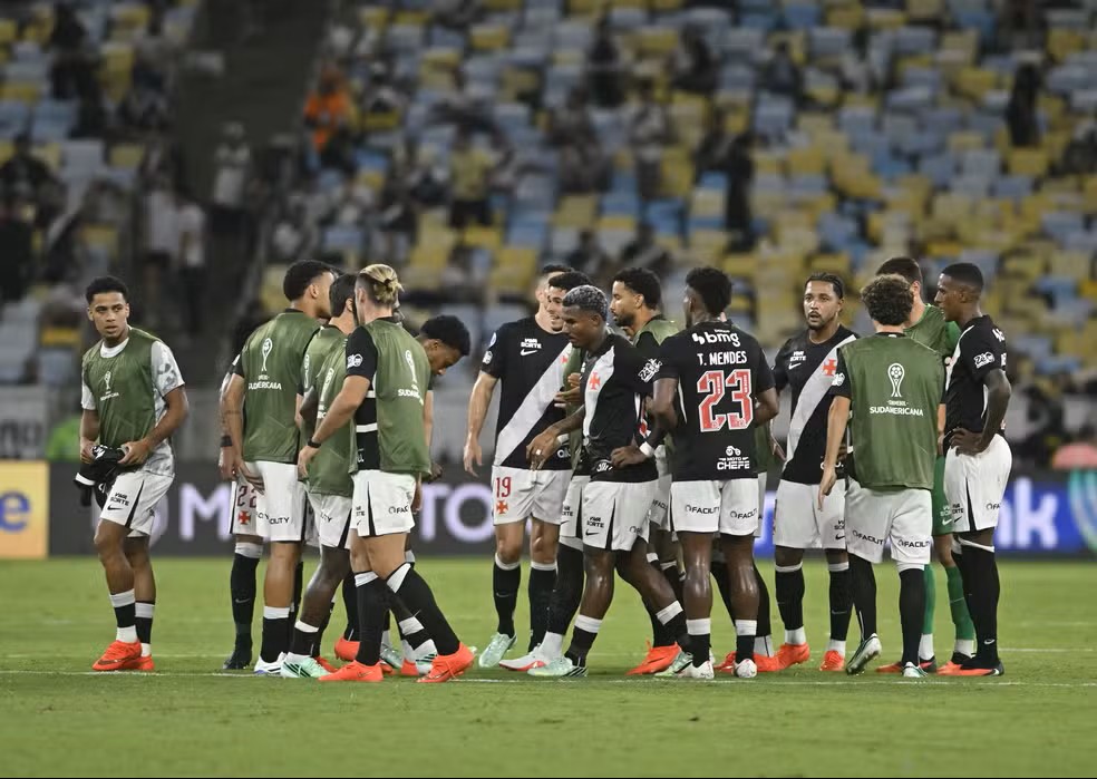 Vasco perde para o Boca Juniors no Maracanã e fica fora da final da Sul-Americana