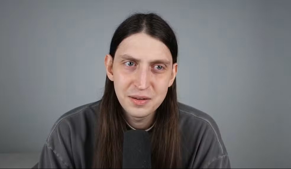 Felca volta ao YouTube e relata bullying, fobia social e sofrimento emocional