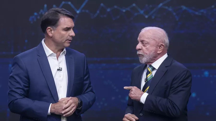 Lula e Flávio Bolsonaro miram indecisos na reta final da eleição